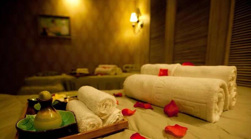 青岛黄岛区高端水疗spa会馆就这样带着清风月静抚慰了光阴悲喜